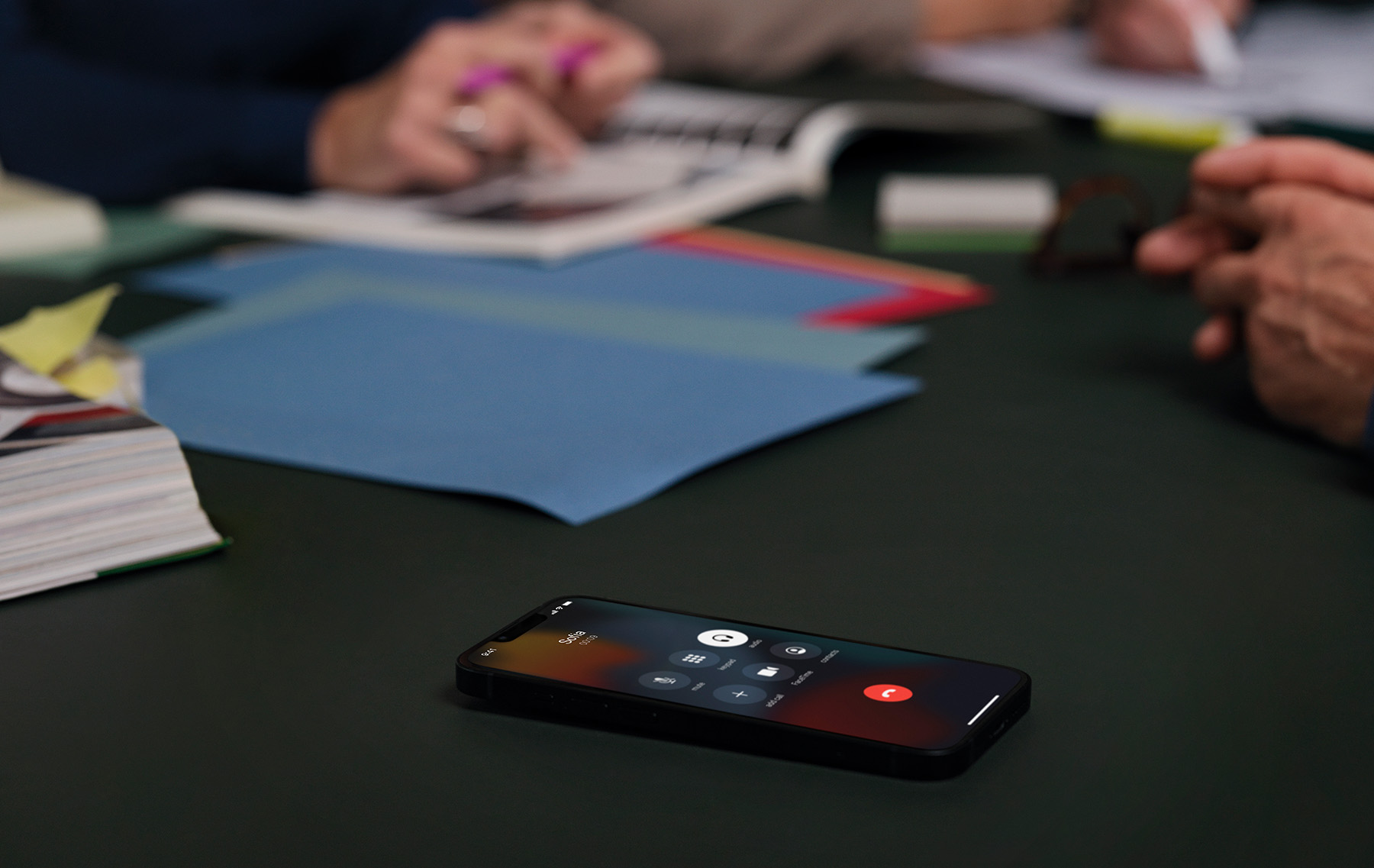 ReSound_OMNIA_mini_RIE_meeting_handsfree